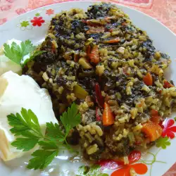 Ориз на фурна с коприва и зеленчуци