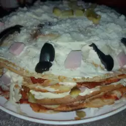 Богата палачинкова торта със солена плънка