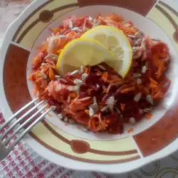 Витаминозна салата с цвекло и моркови