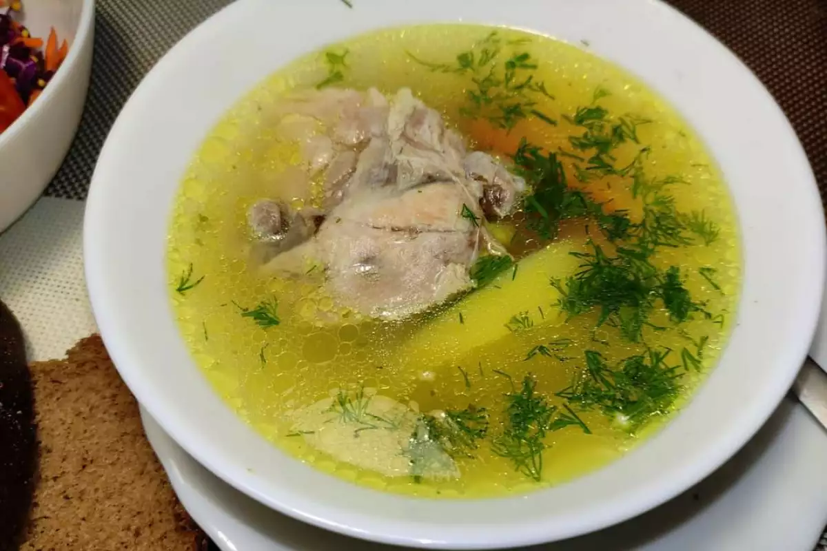 Пилешка Супа с Картофи и Застройка