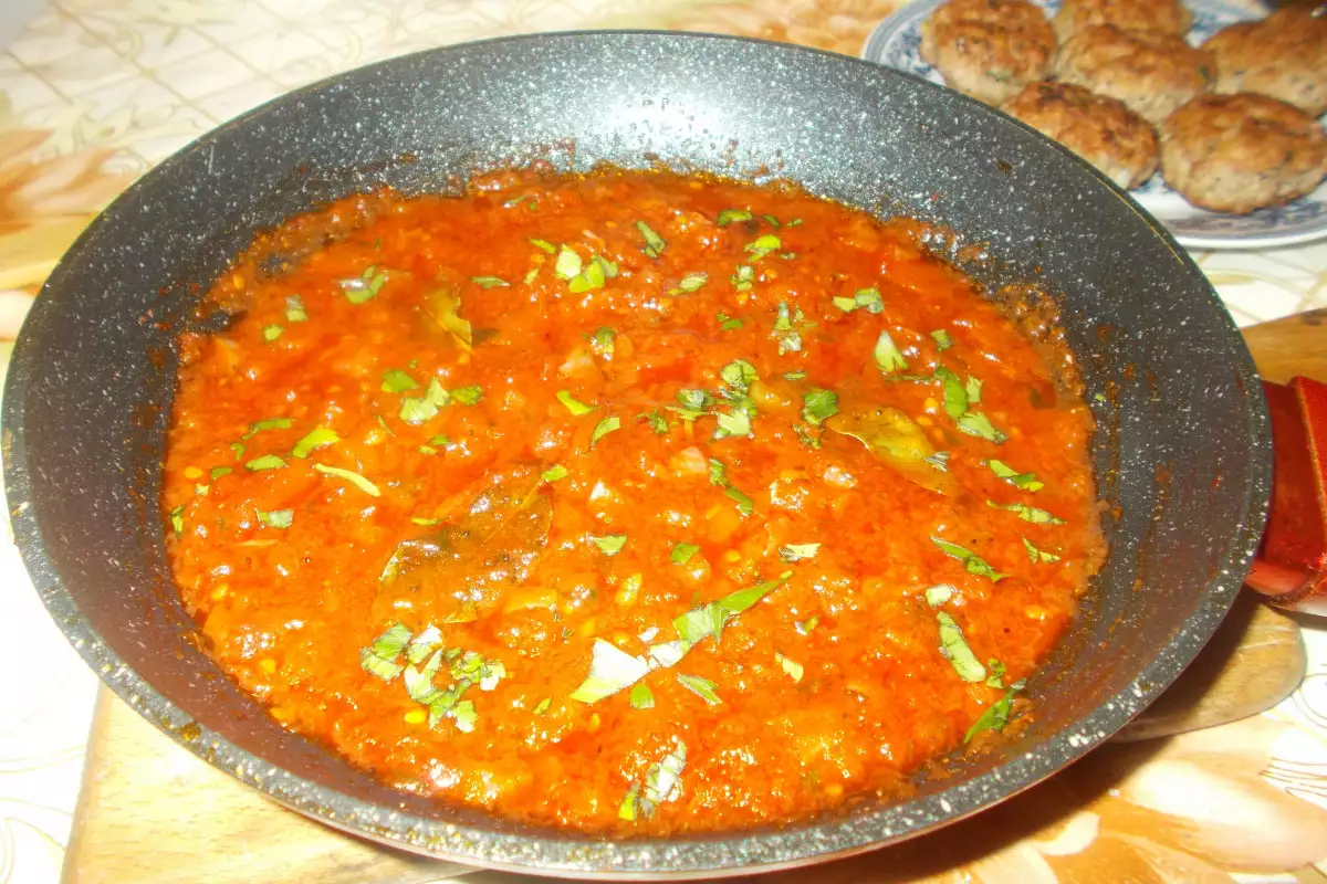 Домашни Кюфтета с доматен сос