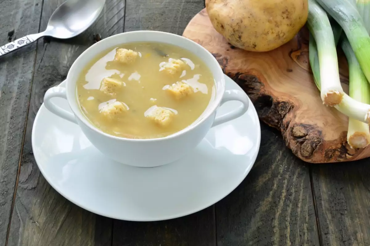Картофена Супа с Праз и Сирене