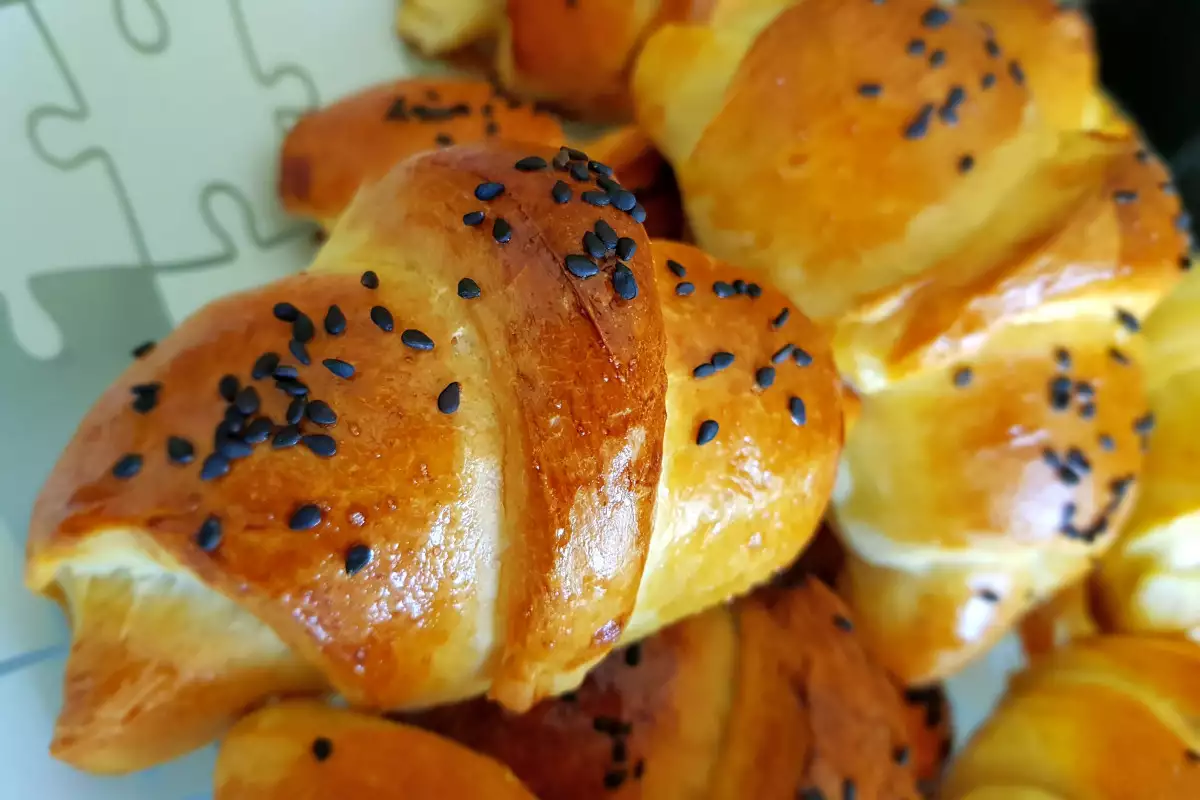 Кифлички с мас и прясно мляко