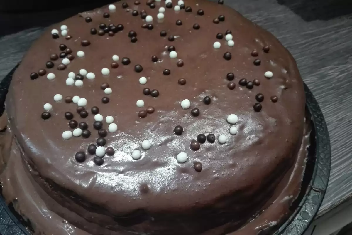 Шоколадова Торта със Сметана и Череши