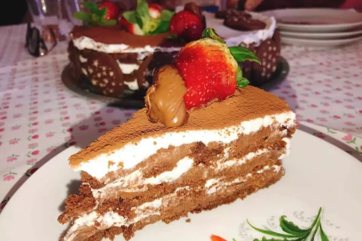 Домашна Бисквитена Торта с Течен Шоколад
