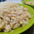Макарони със сметанов сос