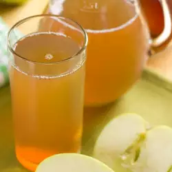 Напитка от ябълков сок с мед