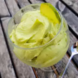 Сладолед от авокадо с кокосово мляко