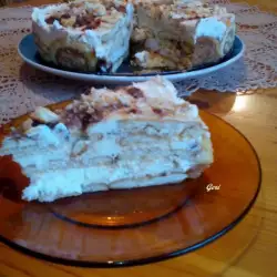 Бисквитена торта с лек крем