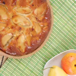 Карамелизиран десерт с ябълки