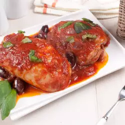 Пилешко с доматен сос и маслини каламата