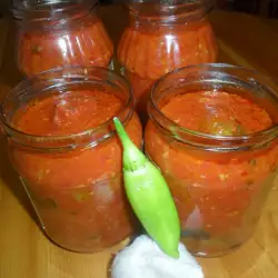 Чушки с доматен сос в буркани