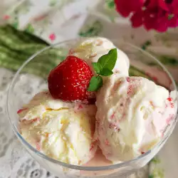 Сметанов сладолед с ягодов акцент