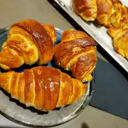 Любимите медени кифлички