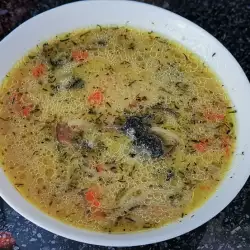 Гъбена супа с жълтъци