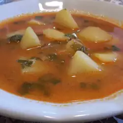 Картофена супа с червени домати