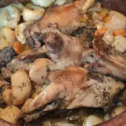 Домашна кокошка с картофи в гювеч