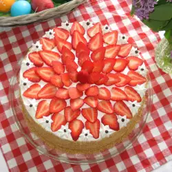 Ефектна ягодова торта от сух козунак