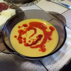 Кремсупа от червена леща и доматена паста