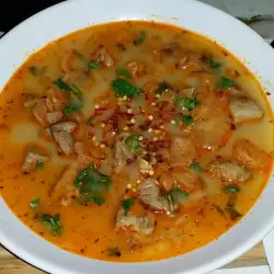 Свинска супа с жълтъци
