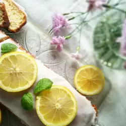 Сочен кекс с лимонова глазура