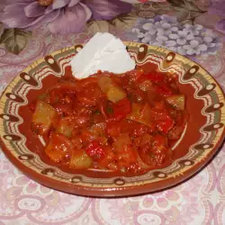 Вегетарианска яхния с тиквички, домати и чушки