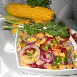 Пикантна салата с царевица и боб