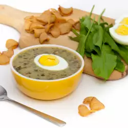 Зелена супа с кокошка