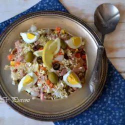 Оризова салата с риба тон и зеленчуци