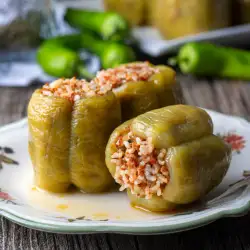 Пълнени чушки с ориз по гръцки (Гемиста)