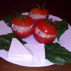 Пълнени домати с булгур