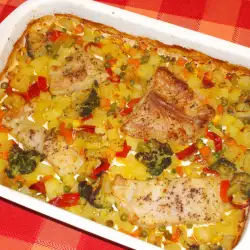 Пангасиус на фурна с картофи и броколи