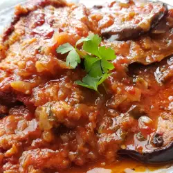 Патладжани и чушки в доматен сос