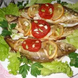 Бяла риба с домати и лук на фурна