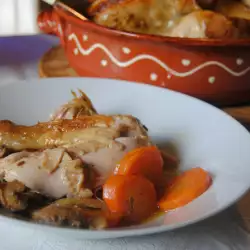 Пиле с моркови и чесън на фурна