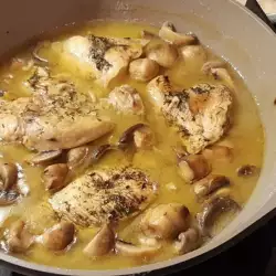 Пилешко в сос с печурки