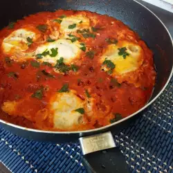 Пържени домати с яйца