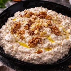 Разядка от хляб, орехи и чесън