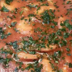 Скариди и калмари с доматен сос