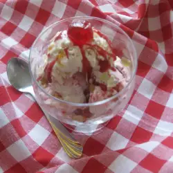 Лесен сладолед със сметана и прясно мляко