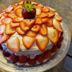 Празнична ягодова торта