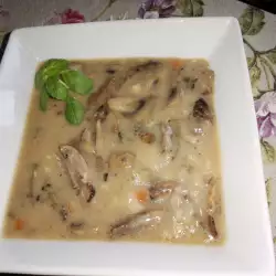 Гъбена супа със сушени манатарки и сърнели