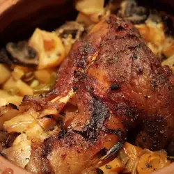 Свински джолан с картофи и гъби в гювеч