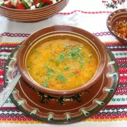 Застроена телешка супа с картофи и чушки