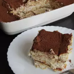 Бисквитена торта с маскарпоне и халва
