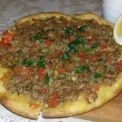 Домашна турска пица с мляно месо