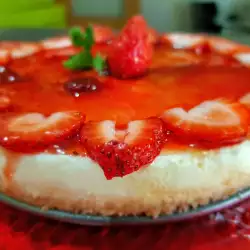 Десерт с ягоди и сладко