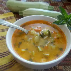 Лека зеленчукова супа с тиквички и коприва