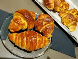 Любимите медени кифлички