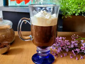 Класическо ирландско кафе с уиски